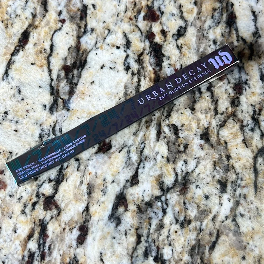 ⚡️💕Urban Decay Beige Flag Tightline Eye Pencil